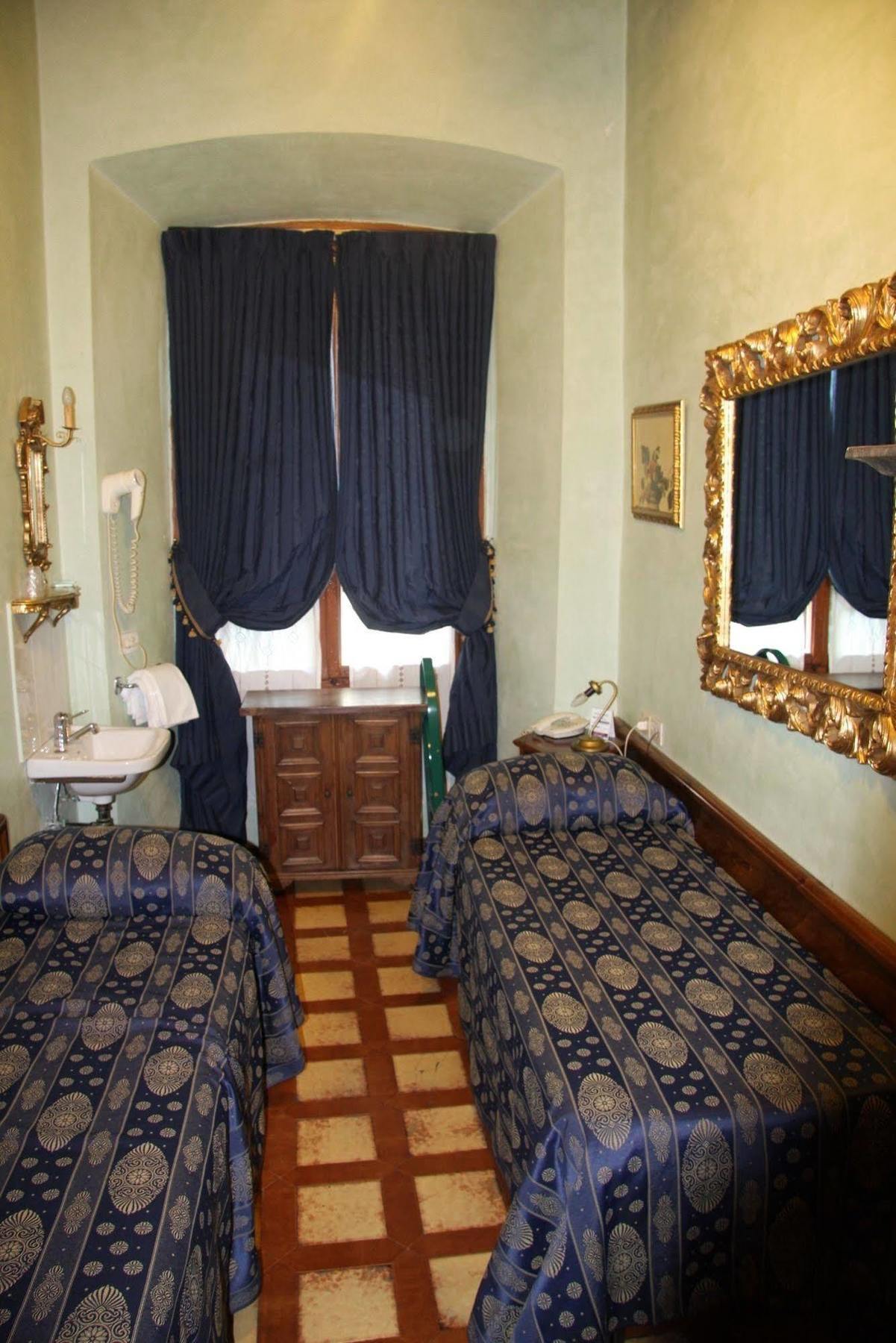 Abaco Hotel